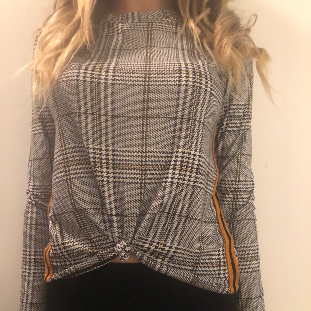 Forever 21 long sleeve top. Size small